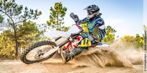 Motocross-Fahrtechnik im Sand: Was macht sandige Cross-Strecken so besonders?