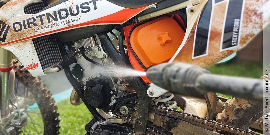 Motocross waschen: Motocross mit Hochdruckreiniger abspritzen